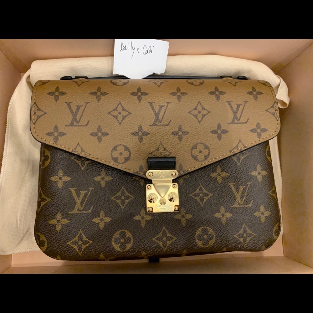 Louis Vuitton Pochette Métis Reverse Monogram